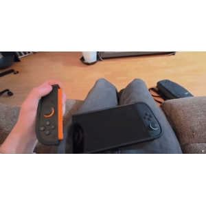 Switch2用保护壳后手柄一碰就掉！配件厂甩锅给玩家：谁让你用反人类的握姿？